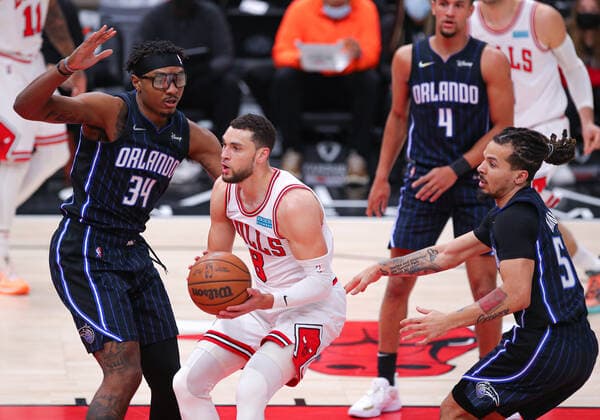 CHICAGO, IL - FEBRUARY 01: Chicago Bulls guard Zach LaVine (8) is doubled teamed by Orlando Magic center Wendell Carter Jr. (34) and Orlando Magic guard Cole Anthony (50) during a NBA, Basketball Herren, USA game between the Orlando Magic and the Chicago Bulls on February 1, 2022 at the United Center in Chicago, IL. (Photo by Melissa Tamez Icon Sportswire) NBA: FEB 01 Magic at Bulls Icon22020109