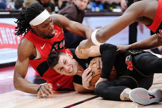February 1, 2022, TORONTO, ON, CANADA: Miami Heat guard Tyler Herro (14) and Toronto Raptors forward Precious Achiuwa (5) battle for the ball during second half NBA, Basketball Herren, USA basketball action in Toronto on Tuesday, February 1, 2022. Canada News - February 1, 2022  - ZUMAc35_ 20220201_zaf_c35_105 Copyright: xNathanxDenettex