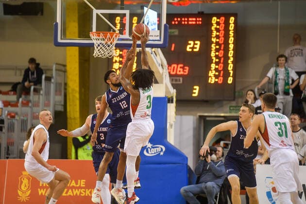WARSZAWA 02.02.2021 MECZ TOP 16 FIBA EUROPE CUP SEZON 2021 2022 --- FIBA EUROPE CUP SEASON 2021 2022 BASKETBALL MATCH IN WARSAW: LEGIA WARSZAWA - ZORG AND ZAKHERHEID LEIDEN JHONATHAN DUNN ROBERT JOHNSON FOT. JACEK PRONDZYNSKI FOTOPYK NEWSPIX.PL --- Newspix.pl  220202JAC004