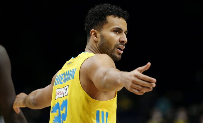 Johannes Thiemann Aktion Oberkoerper Oberkörper Basketball Euroleague EL Herren Saison 2021 2022 02.02.2022 ALBA Berlin vs. UNICS Kazan