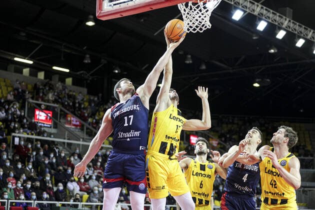 Jaomir Bohacik 17 BASKET BALL : SIG Strasbourg vs Tenerife - Ligue des Champions - 02 02 2022 ElyxandroCegarra Panoramic 
