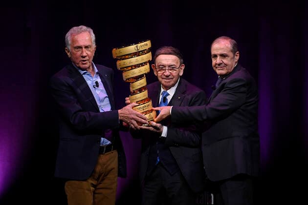 Bilder des Jahres 2022, Sport 02 Februar Sport Themen der Woche KW05 Sport Bilder des Tages Photo LaPresse - Fabio Ferrari February 02, 2021 Milan, Italy News There is also tomorrow - Banca Mediolanum and Giro d Italia 20 years together. In the pic:Gianni Motta, Enersto Colnago, Mauro Vegni  Copyright: xFabioxFerrari LaPressex
