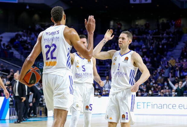 2nd February 2022; Wizink Center; Madrid; Spain; Turkish Airlines Euroleague Basketball; Real Madrid vs Olympiacos Piraeus; Edy Walter Tavares and Fabien Causeur (Madrid) Madrid Madrid Spain Baloncesto Copyright: xAlbaxPachecox xAgenciaxLOFx