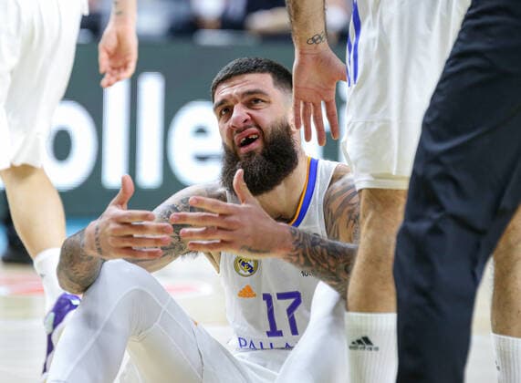 2nd February 2022; Wizink Center; Madrid; Spain; Turkish Airlines Euroleague Basketball; Real Madrid vs Olympiacos Piraeus; Vincent Poirier (Madrid) after receiving an elbow in the mouth and losing a tooth Madrid Madrid Spain Baloncesto Copyright: xAlbaxPachecox xAgenciaxLOFx