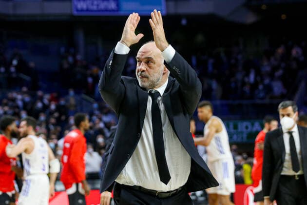 2nd February 2022; Wizink Center; Madrid; Spain; Turkish Airlines Euroleague Basketball; Real Madrid vs Olympiacos Piraeus; Pablo Laso (Madrid) celebrating the victory of the game Madrid Madrid Spain Baloncesto Copyright: xAlbaxPachecox xAgenciaxLOFx