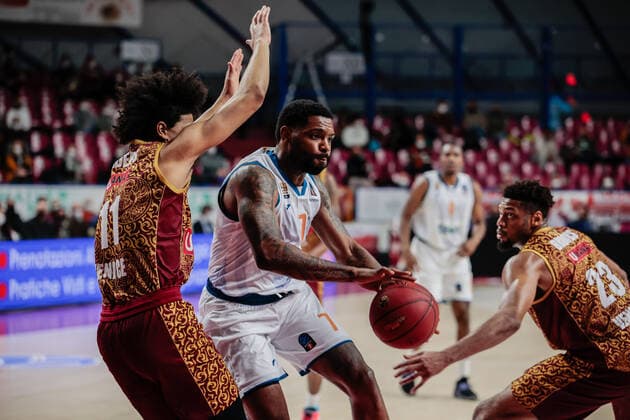 Mandatory Credit: Photo by Mattia Radoni LiveMedia Shutterstock (12786732s) Sindarius Thornwell (Ratiopharm ULM) Basketball EuroCup Championship Umana Reyer Venezia vs Ratiopharm Ulm, Palasport Taliercio, Venice, Italy - 02 Feb 2022 Basketball EuroCup Championship Umana Reyer Venezia vs Ratiopharm Ulm, Palasport Taliercio, Venice, Italy - 02 Feb 2022  Copyright: xMattiaxRadoni LiveMedia Shutterstockx 12786732s
