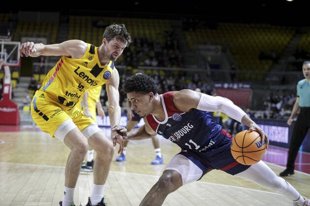 Matt Mitchell 11 et Aaron Doomekamp 42 BASKET BALL : SIG Strasbourg vs Tenerife - Ligue des Champions - 02 02 2022 ElyxandroCegarra Panoramic 