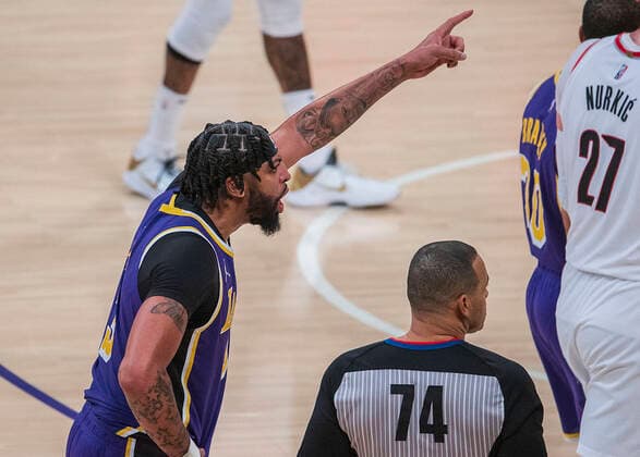 February 2, 2022, Los Angeles, California, USA: Anthony Davis 3 of the Los Angeles Lakers questions a call during their NBA, Basketball Herren, USA game against the Portland Trailblazers on Wednesday February 2, 2022 at Crypto.com Arena in Los Angeles, California. PI Los Angeles USA - ZUMAp124 20220202_zaa_p124_024 Copyright: xJAVIERxROJASx