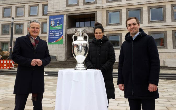 01.02.22 UEFA EURO, EM, Europameisterschaft,Fussball Week Stuttgart Deutschland, Stuttgart, 01.02.2022, Fussball, UEFA Euro 2024 Week in Stuttgart: v.l. Frank Nopper (OB Stadt Stuttgart), Celia Sasic, Philipp Lahm.