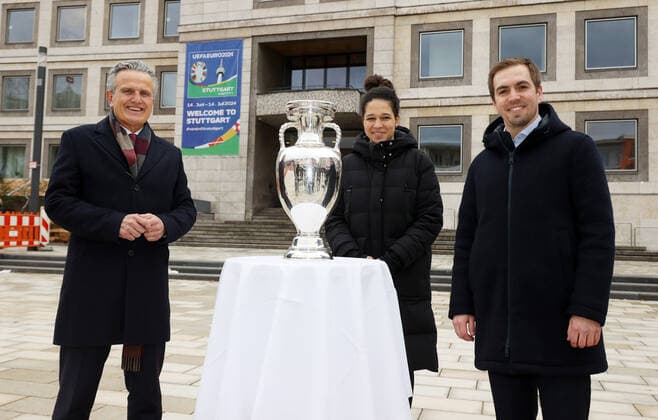 01.02.22 UEFA EURO, EM, Europameisterschaft,Fussball Week Stuttgart Deutschland, Stuttgart, 01.02.2022, Fussball, UEFA Euro 2024 Week in Stuttgart: v.l. Frank Nopper (OB Stadt Stuttgart), Celia Sasic, Philipp Lahm.