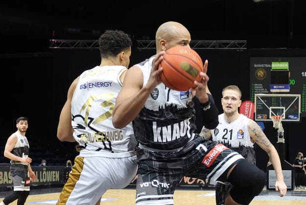 Brandon Tischler (Basketball Loewen Braunschweig), Alex King (s.Oliver Wuerzburg)