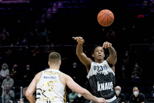 Basketball Loewen Braunschweig - s.Oliver Wuerzburg Desi Rodriguez (Nr. 23 s.Oliver Wuerzburg) Basketball Loewen Braunschweig - s.Oliver Wuerzburg, Basketball, BBL, Saison 2021 2022, 03.02.2022 Braunschweig Copyright: xEibner-Pressefoto Jan-FredericxHelbigx