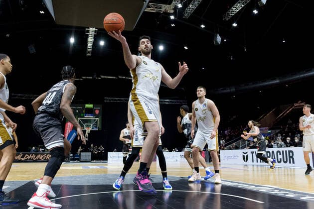 Basketball Loewen Braunschweig - s.Oliver Wuerzburg Owen Klassen (Nr. 5 Basketball Loewen Braunschweig) Basketball Loewen Braunschweig - s.Oliver Wuerzburg, Basketball, BBL, Saison 2021 2022, 03.02.2022 Braunschweig Copyright: xEibner-Pressefoto Jan-FredericxHelbigx