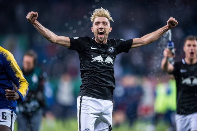 Kevin Kampl (Leipzig) jubelt nach Spielende. DFB Pokal, Halbfinale Hamburger SV - RB Leipzig 1:3. 23. April 2019 Hamburg, Volksparkstadion. Hamburger SV - RB Leipzig 1:3