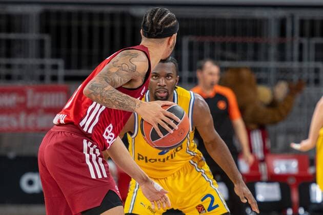 Nick Weiler-Babb 0 (FC Bayern), Keenan Evans 2 (Maccabi Fox Tel Aviv), FC Bayern Basketball vs. Maccabi Fox Tel Aviv, Euroleague, 03.02.2022 Muenchen Bayern Deutschland