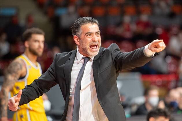 Head Coach Ioannis Sfairopoulos (Maccabi Fox Tel Aviv), FC Bayern Basketball vs. Maccabi Fox Tel Aviv, Euroleague, 03.02.2022 Muenchen Bayern Deutschland