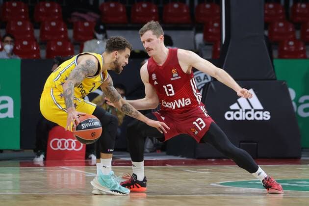 Tel Avivs 1 WILBEKIN vs Bayerns 13 Andreas OBST. Basketball, FC Bayern - Tel AVIV, am 3.02.2022, Basketball Euroleague, FC Bayern München Basketball - Maccabi Playtika Tel Aviv, Saison 2021-2022, in Muenchen, A U D I D O M E, Deutschland. Quelle Copyright Credit : Oryk HAIST xx