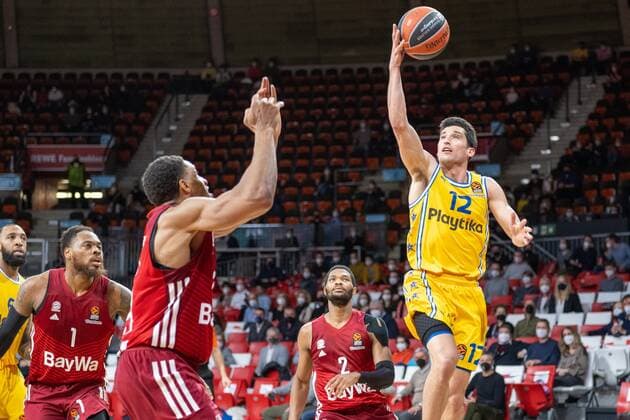Thomas Deshaun 1 (FC Bayern), Augustine Rubit 21 (FC Bayern), John DiBartolomeo 12 (Maccabi Fox Tel Aviv), FC Bayern Basketball vs. Maccabi Fox Tel Aviv, Euroleague, 03.02.2022 Muenchen Bayern Deutschland