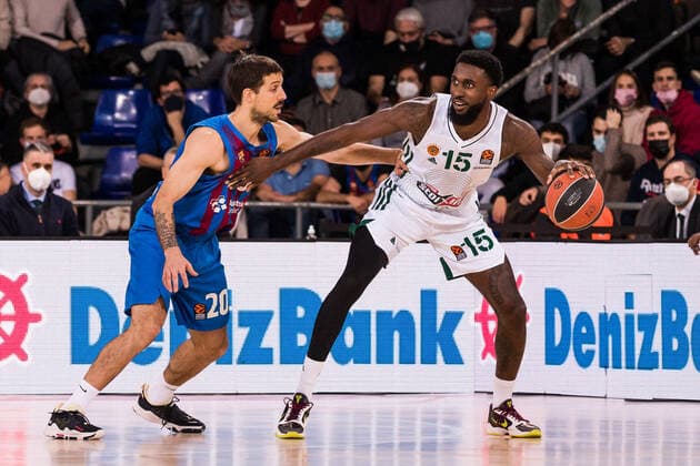 Sport Bilder des Tages February 3, 2022, Barcelona, Barcelona, Spain: Okaro White of Panathinaikos OPAP Athens in action during the Turkish Airlines EuroLeague match between FC Barcelona, Barca and Panathinaikos OPAP Athens at Palau Blaugrana on February 03, 2022 in Barcelona, Spain. Barcelona Spain - ZUMAa181 20220203_zaa_a181_024 Copyright: xJavierxBorregox