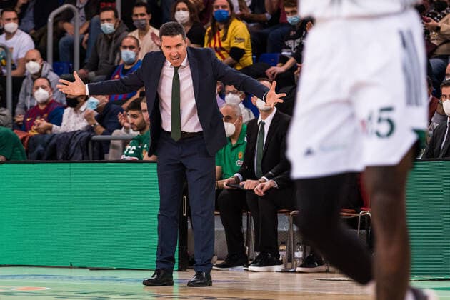 February 3, 2022, Barcelona, Barcelona, Spain: Dimitris Priftis, Head coach of Panathinaikos OPAP Athens gestures during the Turkish Airlines EuroLeague match between FC Barcelona, Barca and Panathinaikos OPAP Athens at Palau Blaugrana on February 03, 2022 in Barcelona, Spain. Barcelona Spain - ZUMAa181 20220203_zaa_a181_028 Copyright: xJavierxBorregox