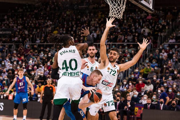 February 3, 2022, Barcelona, Barcelona, Spain: Rolands Smits of FC Barcelona, Barca in action against Eleftherios Mantzoukas, Georgios Papagiannis and Jeremy Evans of Panathinaikos OPAP Athens during the Turkish Airlines EuroLeague match between FC Barcelona and Panathinaikos OPAP Athens at Palau Blaugrana on February 03, 2022 in Barcelona, Spain. Barcelona Spain - ZUMAa181 20220203_zaa_a181_038 Copyright: xJavierxBorregox