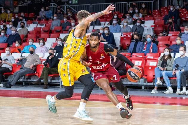 Sport Bilder des Tages Scottie Wilbekin 1 (Maccabi Fox Tel Aviv), Corey Walden 2 (FC Bayern), FC Bayern Basketball vs. Maccabi Fox Tel Aviv, Euroleague, 03.02.2022 Muenchen Bayern Deutschland