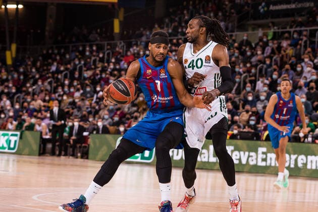 February 3, 2022, Barcelona, Barcelona, Spain: Brandon Davies of FC Barcelona, Barca in action against Jeremy Evans of Panathinaikos OPAP Athens during the Turkish Airlines EuroLeague match between FC Barcelona and Panathinaikos OPAP Athens at Palau Blaugrana on February 03, 2022 in Barcelona, Spain. Barcelona Spain - ZUMAa181 20220203_zaa_a181_045 Copyright: xJavierxBorregox