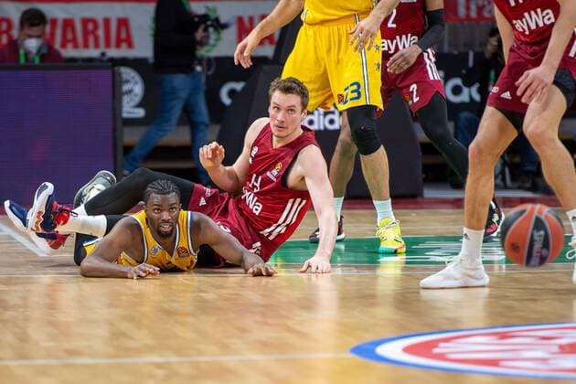 Keenan Evans 2 (Maccabi Fox Tel Aviv), Leon Radosevic 43 (FC Bayern), FC Bayern Basketball vs. Maccabi Fox Tel Aviv, Euroleague, 03.02.2022 Muenchen Bayern Deutschland