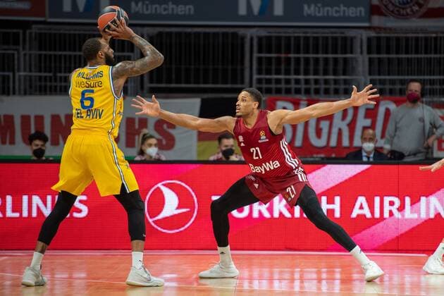 Derrick Williams 6 (Maccabi Fox Tel Aviv), Augustine Rubit 21 (FC Bayern), FC Bayern Basketball vs. Maccabi Fox Tel Aviv, Euroleague, 03.02.2022 Muenchen Bayern Deutschland