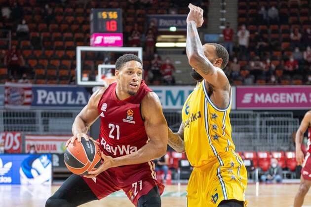 Augustine Rubit 21 (FC Bayern), Derrick Williams 6 (Maccabi Fox Tel Aviv), FC Bayern Basketball vs. Maccabi Fox Tel Aviv, Euroleague, 03.02.2022 Muenchen Bayern Deutschland