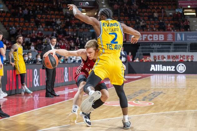 Ognjen Jaramaz 10 (FC Bayern), Keenan Evans 2 (Maccabi Fox Tel Aviv), FC Bayern Basketball vs. Maccabi Fox Tel Aviv, Euroleague, 03.02.2022 Muenchen Bayern Deutschland