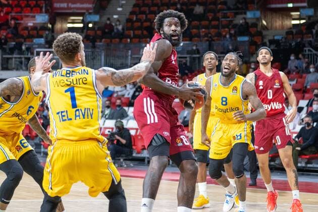Scottie Wilbekin 1 (Maccabi Fox Tel Aviv), Othello Hunter 8 (FC Bayern), Jalen Reynolds 8 (Maccabi Fox Tel Aviv), Nick Weiler-Babb 0 (FC Bayern), FC Bayern Basketball vs. Maccabi Fox Tel Aviv, Euroleague, 03.02.2022 Muenchen Bayern Deutschland