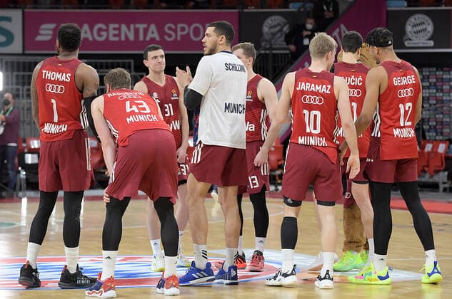03.02.2022, xemx, Basketball Euroleague, FC Bayern Muenchen - Maccabi Electra Tel Aviv emspor, v.l. Mannschaft, Spieler, jubeln nach Spielende, celebrate at the end of the match Muenchen