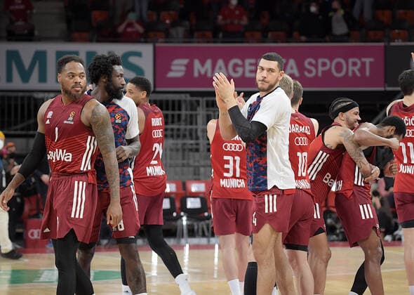 03.02.2022, xemx, Basketball Euroleague, FC Bayern Muenchen - Maccabi Electra Tel Aviv emspor, v.l. Mannschaft, Spieler, jubeln nach Spielende, celebrate at the end of the match Muenchen