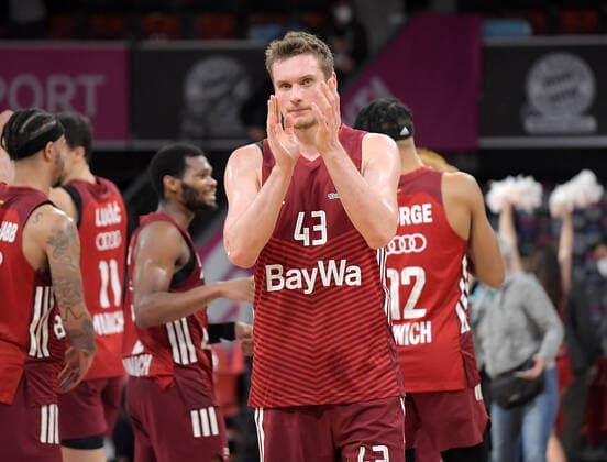 03.02.2022, xemx, Basketball Euroleague, FC Bayern Muenchen - Maccabi Electra Tel Aviv emspor, v.l. Mannschaft, Spieler, jubeln nach Spielende, celebrate at the end of the match Muenchen