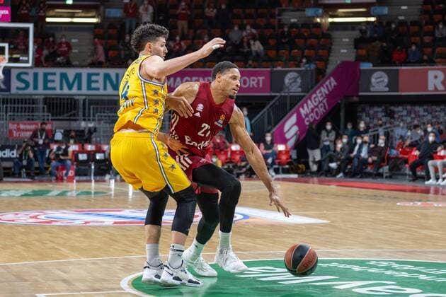 Angelo Caloiaro 4 (Maccabi Fox Tel Aviv),Augustine Rubit 21 (FC Bayern), FC Bayern Basketball vs. Maccabi Fox Tel Aviv, Euroleague, 03.02.2022 Muenchen Bayern Deutschland