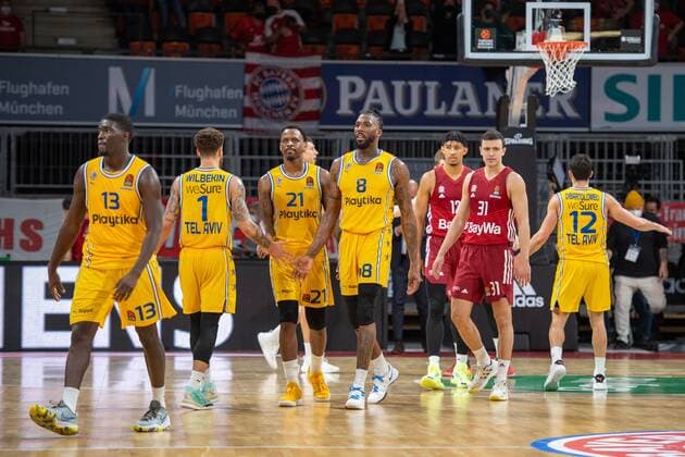 Team Maccabi Fox Tel Aviv nach dem verlorenen Spiel, FC Bayern Basketball vs. Maccabi Fox Tel Aviv, Euroleague, 03.02.2022 Muenchen Bayern Deutschland