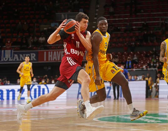 03.02.2022, Basketball Euroleague, FC Bayern Basketball vs Maccabi Tel Aviv, Muenchen, Basketball, im Bild: Vladimir Lucic (FCB Basketball) vs Khyri Thomas (Maccabi Tel Aviv)
