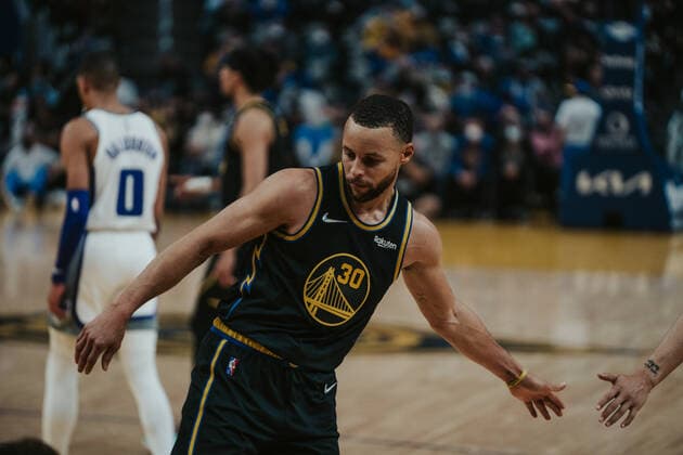 03.02.2022, USA, San Francisco, Chase Center, Basketball Herren, NBA, Basketball Herren, USA Saison 2021 2022, Golden State Warriors - Sacramento Kings Stephen Curry