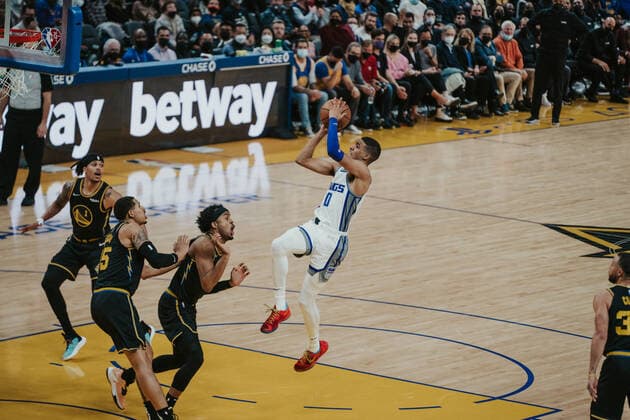 03.02.2022, USA, San Francisco, Chase Center, Basketball Herren, NBA, Basketball Herren, USA Saison 2021 2022, Golden State Warriors - Sacramento Kings Tyrese Haliburton (Kings mi.)