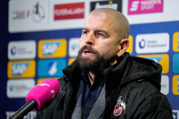 Sascha Glass (Trainer, Cheftrainer, 1. FC Köln) im Interview mit Magenta Magentasport, Einzelbild, Einzelfoto, Aktion, Action, 04.02.2022, Sinsheim (Hoffenheim) (Deutschland), Fussball, Flyeralarm Frauen-Bundesliga, TSG 1899 Hoffenheim - 1. FC Köln, 04.02.2022, Sinsheim (Hoffenheim) (Deutschland), Fussball, Flyeralarm Frauen-Bundesliga, TSG 1899 Hoffenheim - 1. FC Köln, DFB DFL REGULATIONS PROHIBIT ANY USE OF PHOTOGRAPHS AS IMAGE SEQUENCES AND OR QUASI-VIDEO. xozx