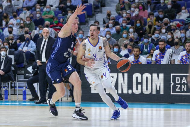 Basketball, EuroLeague, Real Madrid - Zenit St. Petersburg 4th February 2022; Wizink Center; Madrid; Spain; Turkish Airlines Euroleague Basketball; Real Madrid vs Zenit st Petersburg; Thomas Heurtel (Madrid) and Dmitry Kulagin (Zenit) Madrid Madrid Spain Baloncesto Copyright: xAlbaxPachecox xAgenciaxLOFx