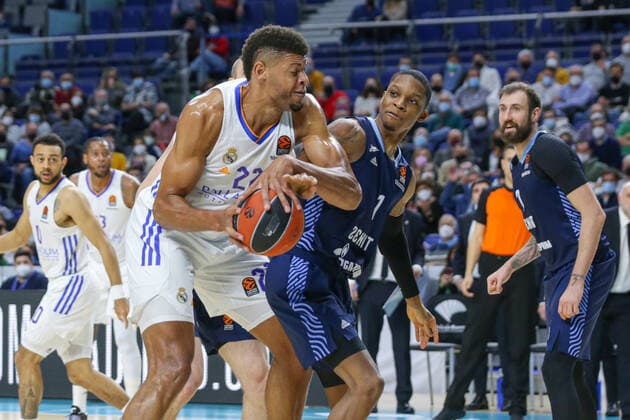 Basketball, EuroLeague, Real Madrid - Zenit St. Petersburg 4th February 2022; Wizink Center; Madrid; Spain; Turkish Airlines Euroleague Basketball; Real Madrid vs Zenit st Petersburg; Edy Walter Tavares (Madrid) andT yson Carter (Zenit) Madrid Madrid Spain Baloncesto Copyright: xAlbaxPachecox xAgenciaxLOFx