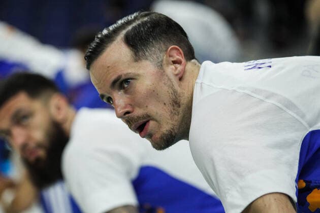 February 4, 2022, MADRID, MADRID, SPAIN: Thomas Heurtel of Real Madrid warms up during Turkish Airlines Euroleague basketball match between Real Madrid and Zenit St Petersburgo at Wizink Center on February 04, 2022 in Madrid, Spain. MADRID SPAIN - ZUMAa181 20220204_zaa_a181_020 Copyright: xIrinaxR.xHipolitox