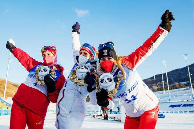 OLYMPICS - Winter Olympic Games, Olympische Spiele, Olympia, OS Beijing 2022 ZHANGJIAKOU,CHINA,05.FEB.22 - OLYMPICS, CROSS COUNTRY SKIING - Winter Olympic Games Beijing 2022, skiathlon, ladies. Image shows the rejoicing of Natalia Nepryaeva (RUS), Therese Johaug (NOR) and Teresa Stadlober (AUT).  GEPAxpictures xMaticxKlansek