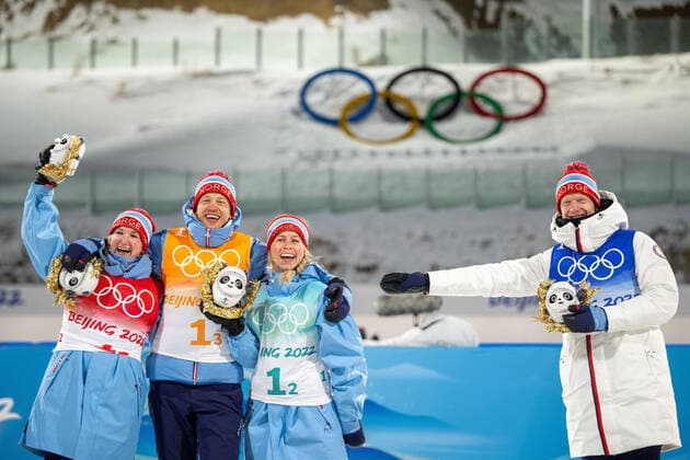 Bilder des Jahres 2022, Sport 02 Februar Sport Themen der Woche KW05 220205 Tiril Eckhoff of Norway, Marte Olsbu Roeiseland of Norway, Tarjei Boe of Norway and Johannes Thingnes Boe of Norway celebrates after winning in biathlon mixed relay during day 1 of the 2022 Winter Olympics on February 5, 2022 in Zhangjiakou. Photo: Joel Marklund BILDBYRAN kod JM JM0269 bbeng skidskytte biathlon skiskyting Olympic Games, Olympische Spiele, Olympia, OS olympics winter olympics os ol olympiska spel vinter-os olympiske leker peking peking 2022 beijing 2022 beijing 2022 olympic games beijing 2022 winter olympic games peking-os beijing-ol vinter-ol mixed relay stafett mixedstafett Jubel *** 220205 Tiril Eckhoff of Norway, Marte Olsbu Roeiseland of Norway, Tarjei Boe of Norway and Johannes Thingnes Boe of Norway celebrates after winning in biathlon mixed relay during day 1 of the 2022 Winter Olympics on February 5, 2022 in Zhangjiakou Photo Joel Marklund BILDBYRAN kod JM JM0269 bbeng biathlon biathlon biathlon biathlon olympic games olympics winter olympics os ol olympics winter os olympics peking peking beijing 2022 beijing 2022 beijing 2022 olympic games beijing 2022 winter olympic games beijing os beijing ol winter ol mixed relay relay mixed relay,  Copyright: JOELxMARKLUND BB220205JM079