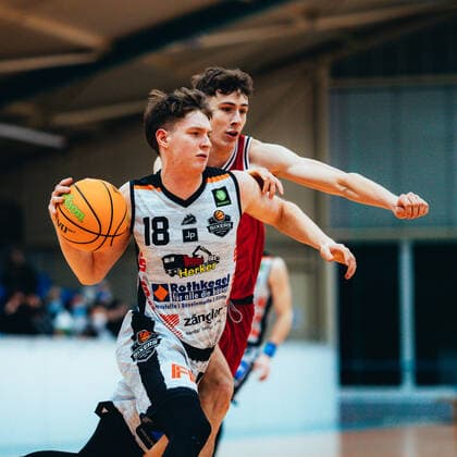 BB-2BL BSW Sixers - CGN RheinStars Köln Robin Danes ( 18 BSW Sixers) waehrend der Saison 2021-22 (Herren) in der Barmer 2. Bundesliga ProB zwischen BSW Sixers und SCH - CGN RheinStars Köln in der Ballsporthalle Sandersdorf am 5. February 2022 in Sandersdorf, Sachsen Anhalt, Deutschland