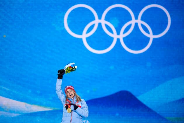 220206 Therese Johaug of Norway celebrates at the medal ceremony for women s cross country skiing skiathlon during day 2 of the 2022 Winter Olympics on February 6, 2022 in Zhangjiakou. Photo: Joel Marklund BILDBYRAN kod JM JM0272 bbeng Olympic Games, Olympische Spiele, Olympia, OS olympics winter olympics os ol olympiska spel vinter-os olympiske leker peking peking 2022 beijing 2022 beijing 2022 olympic games beijing 2022 winter olympic games peking-os beijing-ol vinter-ol medaljceremoni medaljeseremoni medal ceremony norge jubel Copyright: JOELxMARKLUND BB220206JM029