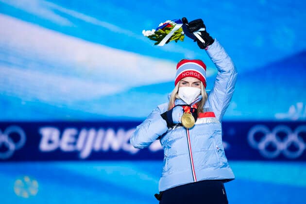 220206 Therese Johaug of Norway celebrates at the medal ceremony for women s cross country skiing skiathlon during day 2 of the 2022 Winter Olympics on February 6, 2022 in Zhangjiakou. Photo: Joel Marklund BILDBYRAN kod JM JM0272 bbeng Olympic Games, Olympische Spiele, Olympia, OS olympics winter olympics os ol olympiska spel vinter-os olympiske leker peking peking 2022 beijing 2022 beijing 2022 olympic games beijing 2022 winter olympic games peking-os beijing-ol vinter-ol medaljceremoni medaljeseremoni medal ceremony norge jubel Copyright: JOELxMARKLUND BB220206JM030