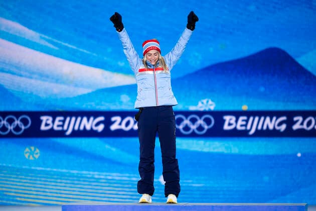 220206 Therese Johaug of Norway celebrates at the medal ceremony for women s cross country skiing skiathlon during day 2 of the 2022 Winter Olympics on February 6, 2022 in Zhangjiakou. Photo: Joel Marklund BILDBYRAN kod JM JM0272 bbeng Olympic Games, Olympische Spiele, Olympia, OS olympics winter olympics os ol olympiska spel vinter-os olympiske leker peking peking 2022 beijing 2022 beijing 2022 olympic games beijing 2022 winter olympic games peking-os beijing-ol vinter-ol medaljceremoni medaljeseremoni medal ceremony norge jubel Copyright: JOELxMARKLUND BB220206JM031